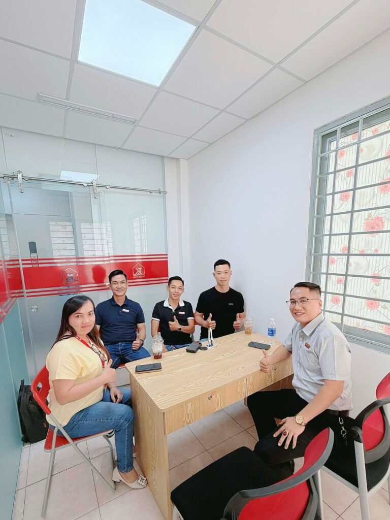 làm việc đội nhóm trước khi gặp khách