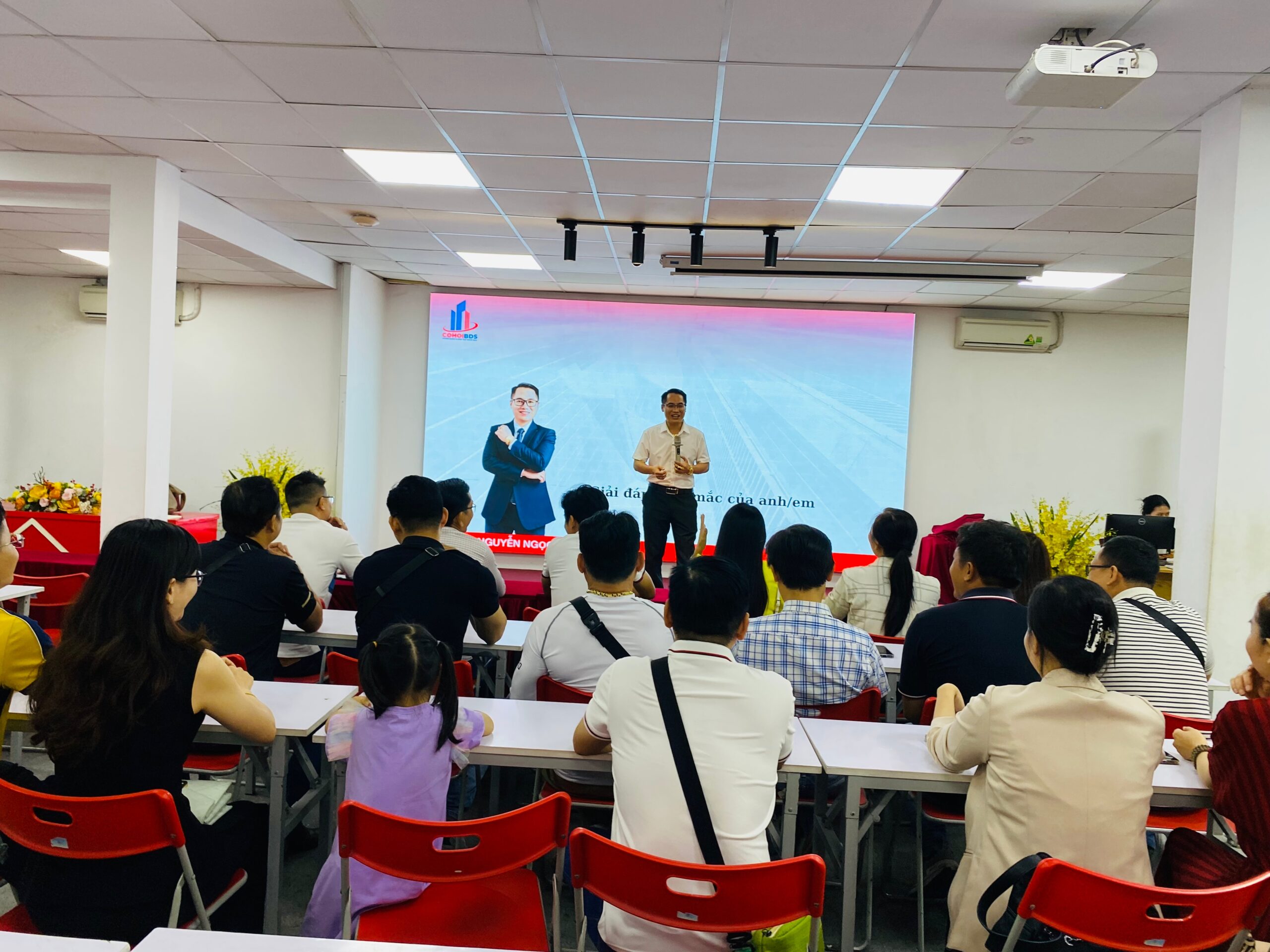 Tuyển Dụng Nhân Viên Kinh Doanh Bất Động Sản Phường Chợ Lớn - Thu Nhập Cao, Hoa Hồng Hấp Dẫn Tại CoHoiBDS 2 Tuyển dụng nhân viên kinh doanh bất động sản Phường Chợ Lớn đang ngày càng hot