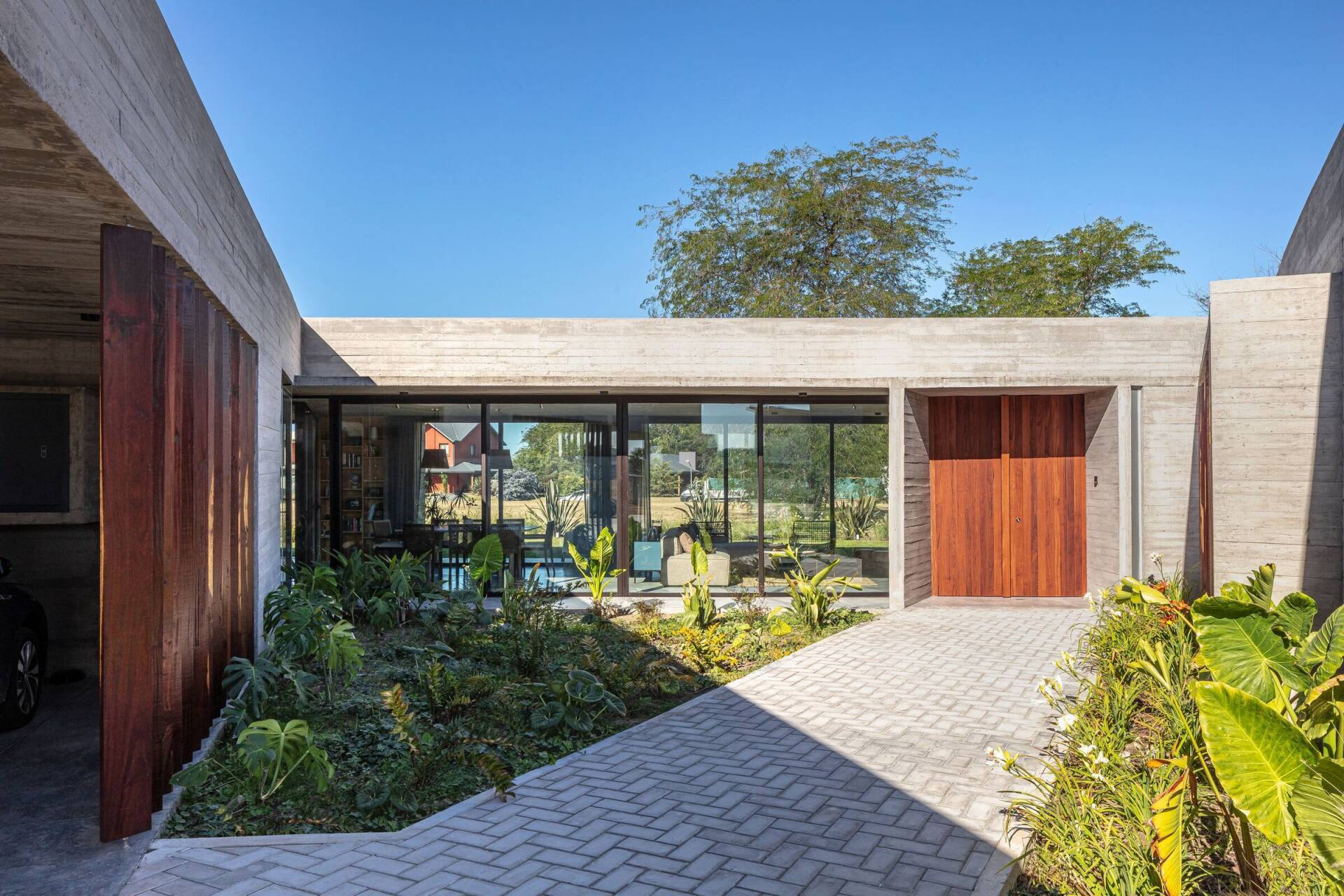 Nhà nở hậu có cả ưu điểm và một số hạn chế cần cân nhắc.