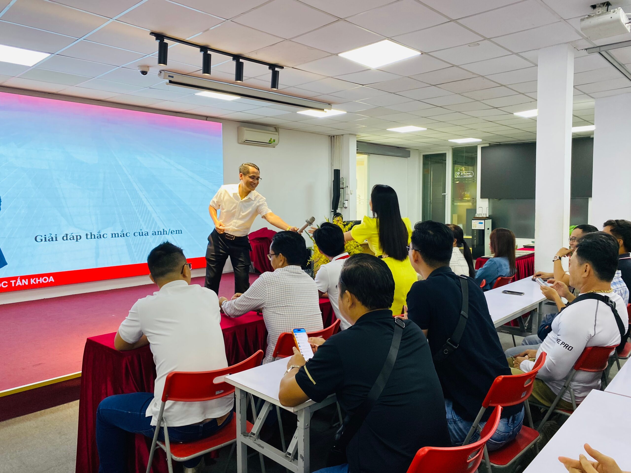 Lộ trình đào tạo giúp người mới nắm vững nghề môi giới bất động sản.