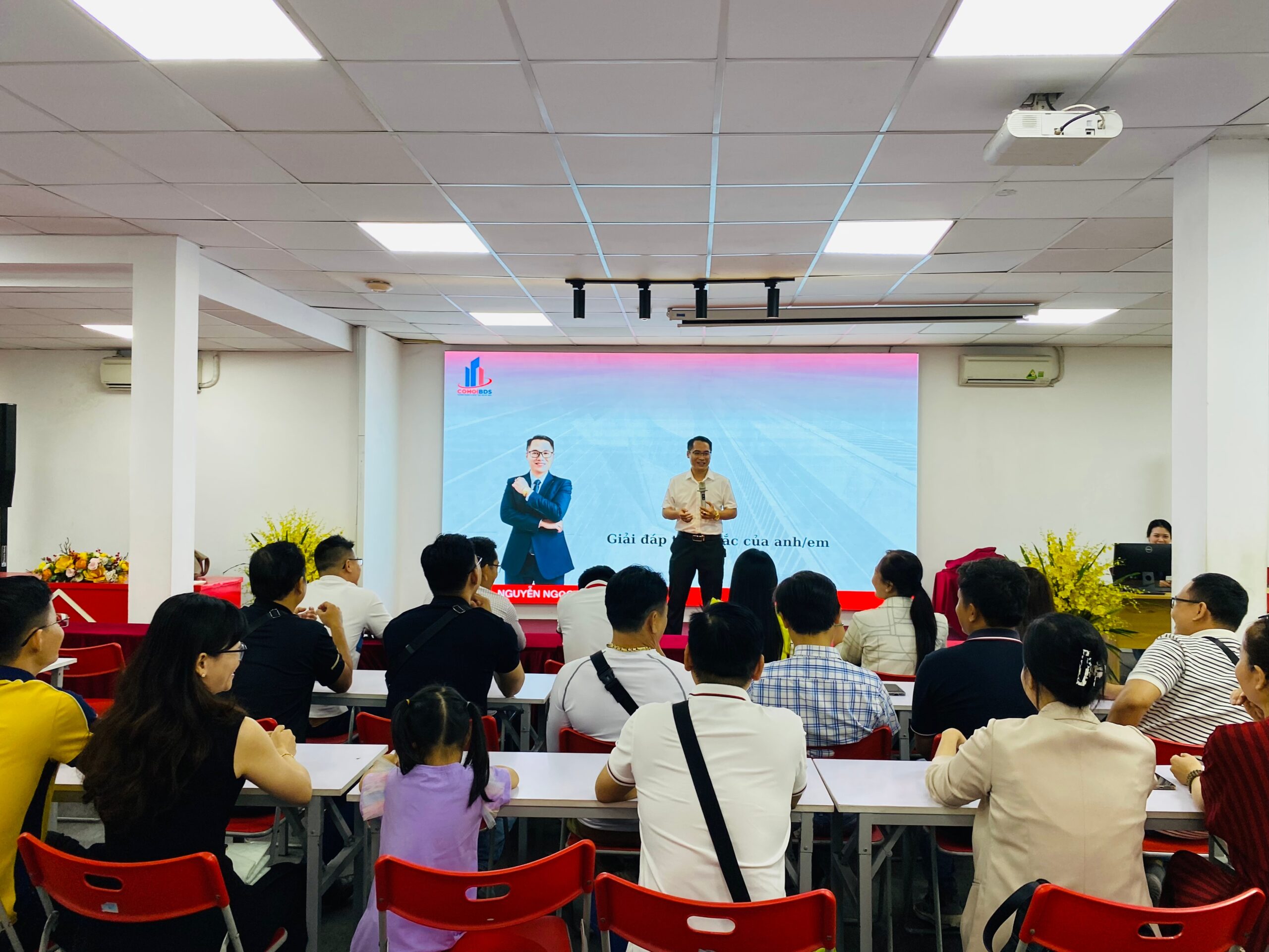 Lộ trình đào tạo giúp người mới hiểu nghề và bắt đầu bán bất động sản đúng cách.