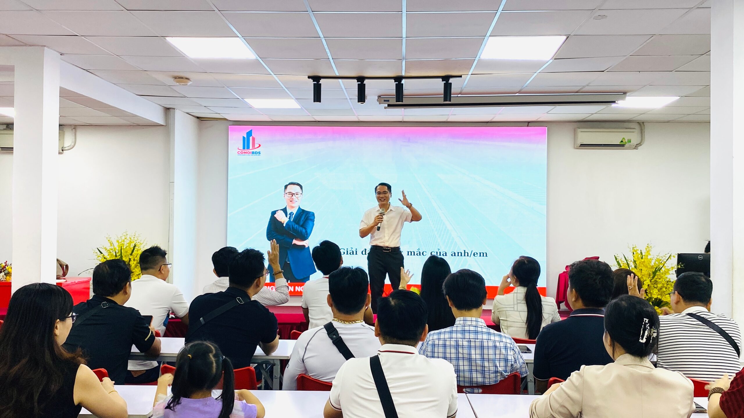 Nhu cầu tuyển dụng nhân viên kinh doanh bất động sản Phường Sài Gòn.