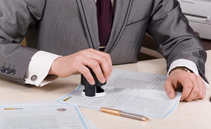 Các bước mua bán nhà đất chuẩn pháp lý bạn nhất định phải biết 2 Giai đoạn 2 là thỏa thuận và ký hợp đồng đặt cọc.