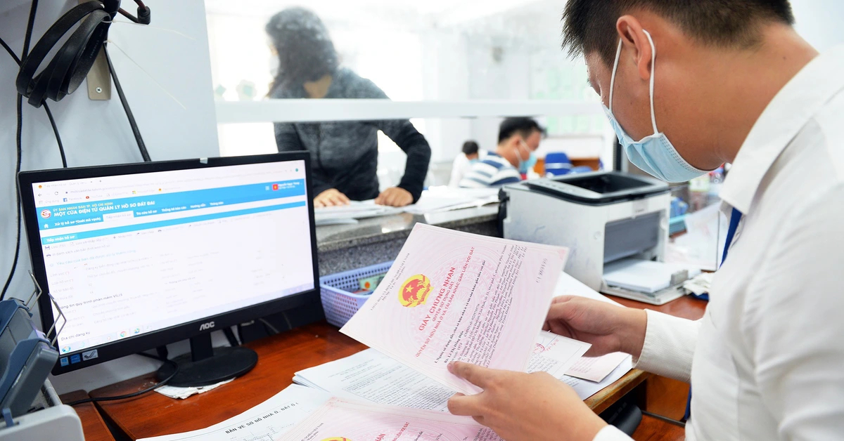 Kiểm tra sổ đỏ tại Văn phòng đăng ký đất đai để xác minh chính xác.