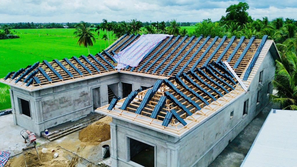 Mái nhà phù hợp giúp tăng độ bền và thẩm mỹ cho công trình.